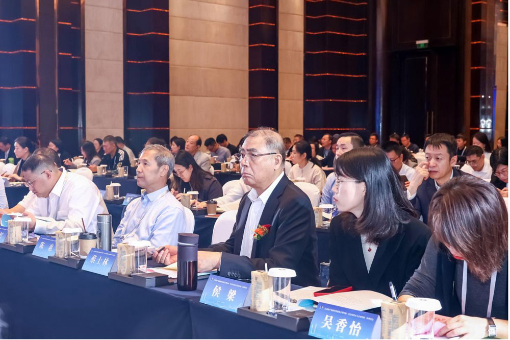 江苏省产业海外发展协会第四届一次会员代表大会2.jpg
